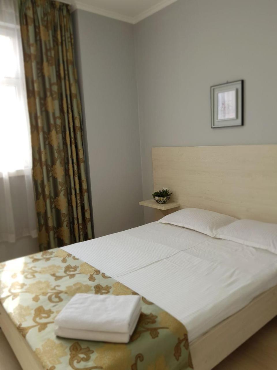 בישקק Sky Hotel מראה חיצוני תמונה