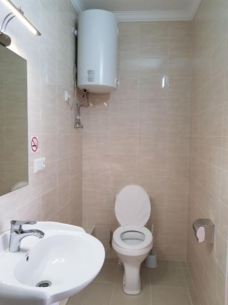 בישקק Sky Hotel מראה חיצוני תמונה