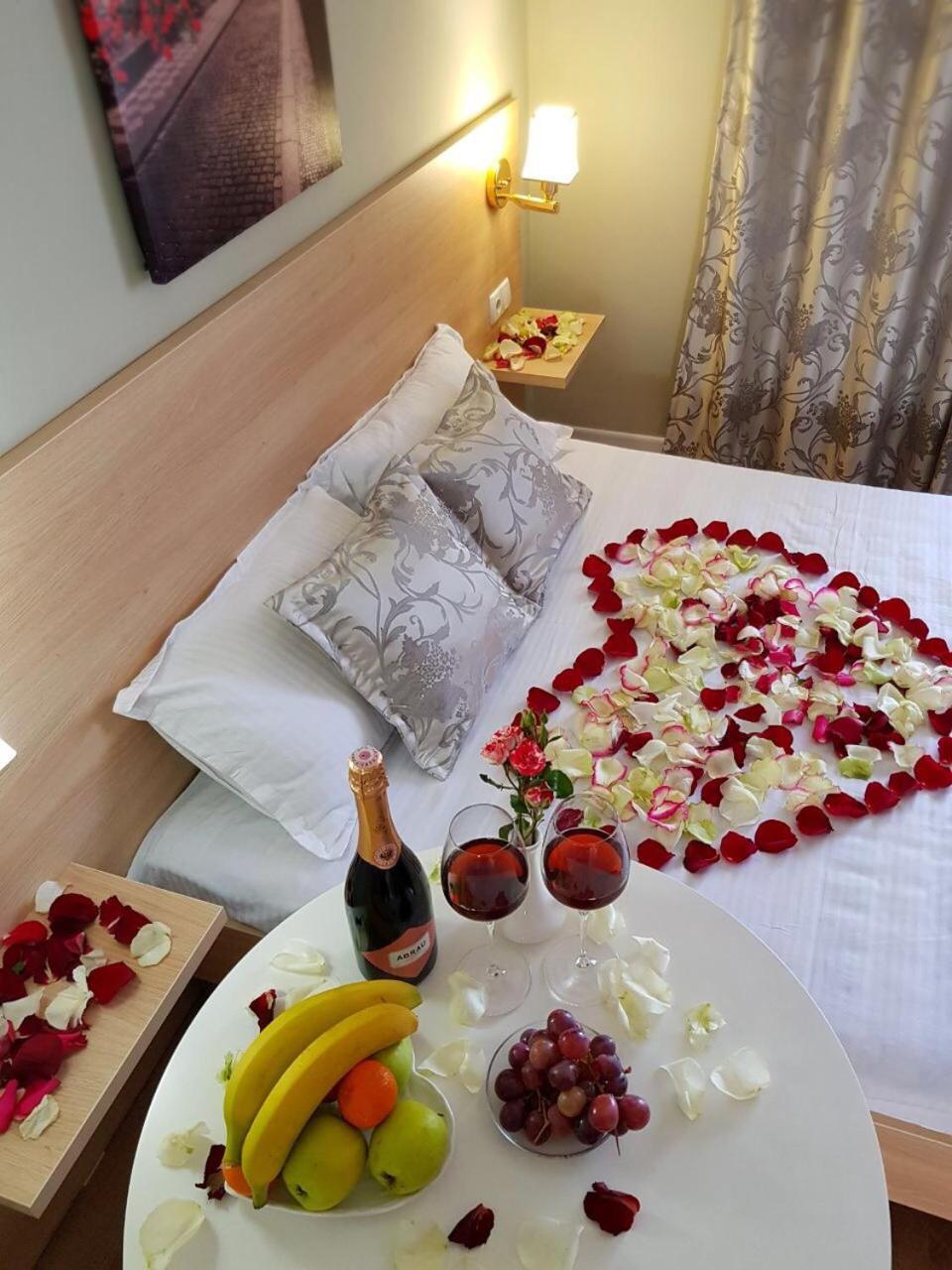 בישקק Sky Hotel מראה חיצוני תמונה