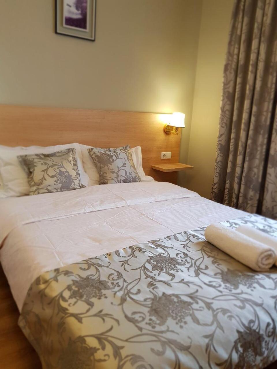 בישקק Sky Hotel מראה חיצוני תמונה
