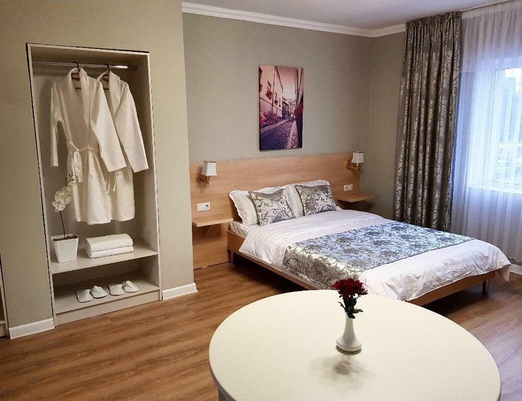 בישקק Sky Hotel מראה חיצוני תמונה